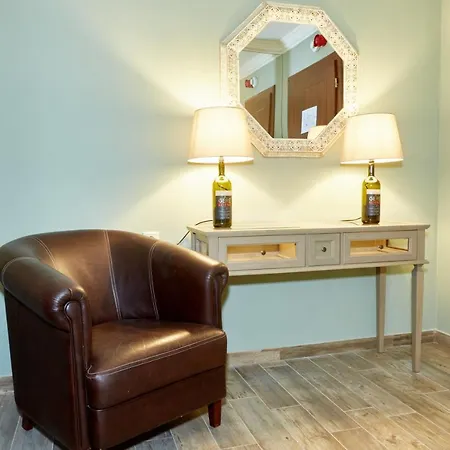 Crocus Gere Bor & Wine Hotel