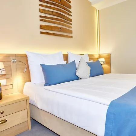 Hotel Crocus Gere Bor & Wine