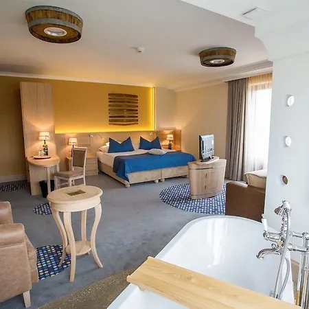 Hotel Crocus Gere Bor & Wine 4*