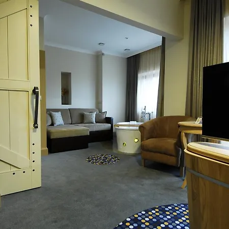 A Gere And Wine Hotel