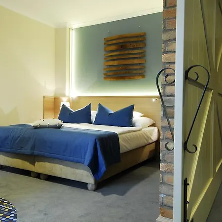 Crocus Gere Bor & Wine 4*