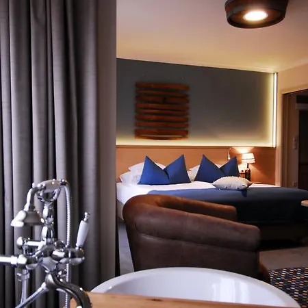 Hotel Crocus Gere Bor & Wine 4*