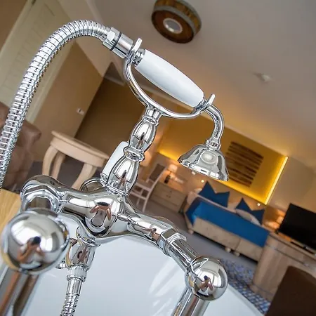 A Gere And Wine Hotel