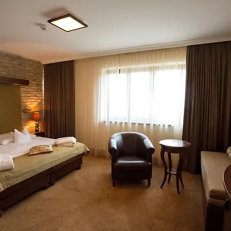 Crocus Gere Bor Resort&wine