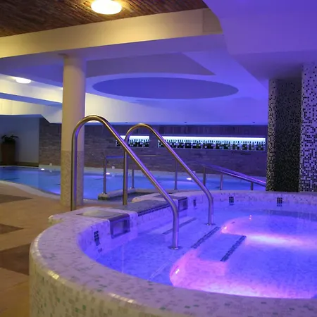 Crocus Gere Bor & Wine Hotel 4*