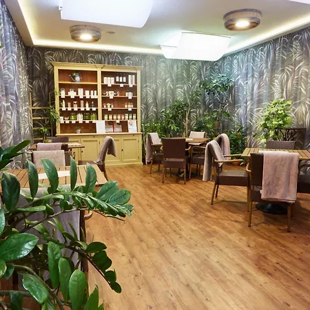 Crocus Gere Bor & Wine 4*