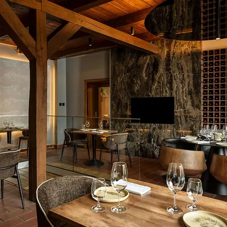 A Gere And Wine Hotel