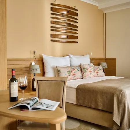 A Gere And Wine Hotel