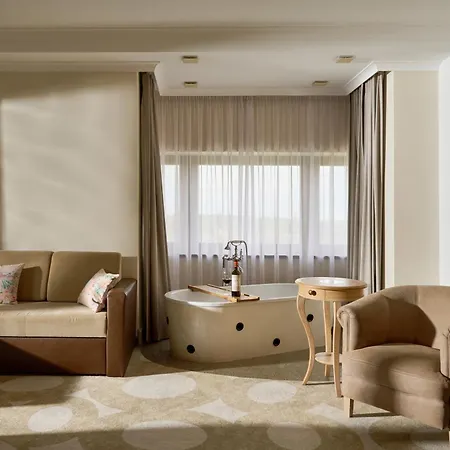 A Gere And Wine Hotel