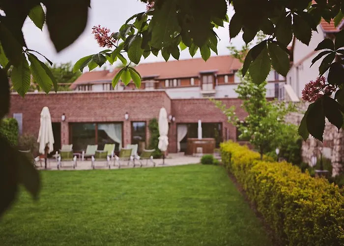 A Gere And Wine Hotel